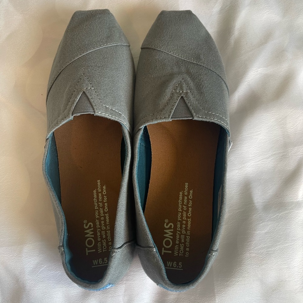 Women Grey Toms Size 6.5